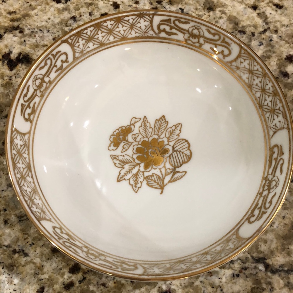 Japanese Gold Imari Hand-painted Porcelain Bowl - Picture 2 of 10